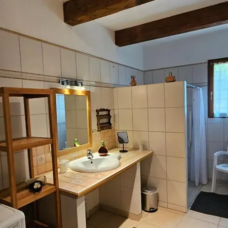Se Ressourcer Au Coeur Des Oliviers Piscine Calme Assure Feriehus